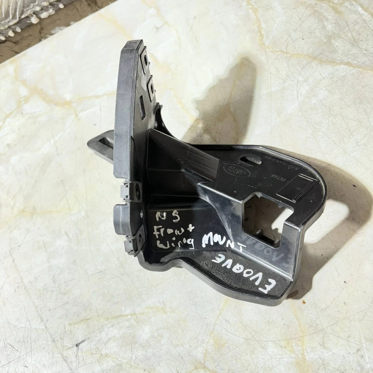 LAND ROVER EVOQUEF RONT WING MOUNT BRACKET LEFT SIDE L538 BJ32-16A143-AA