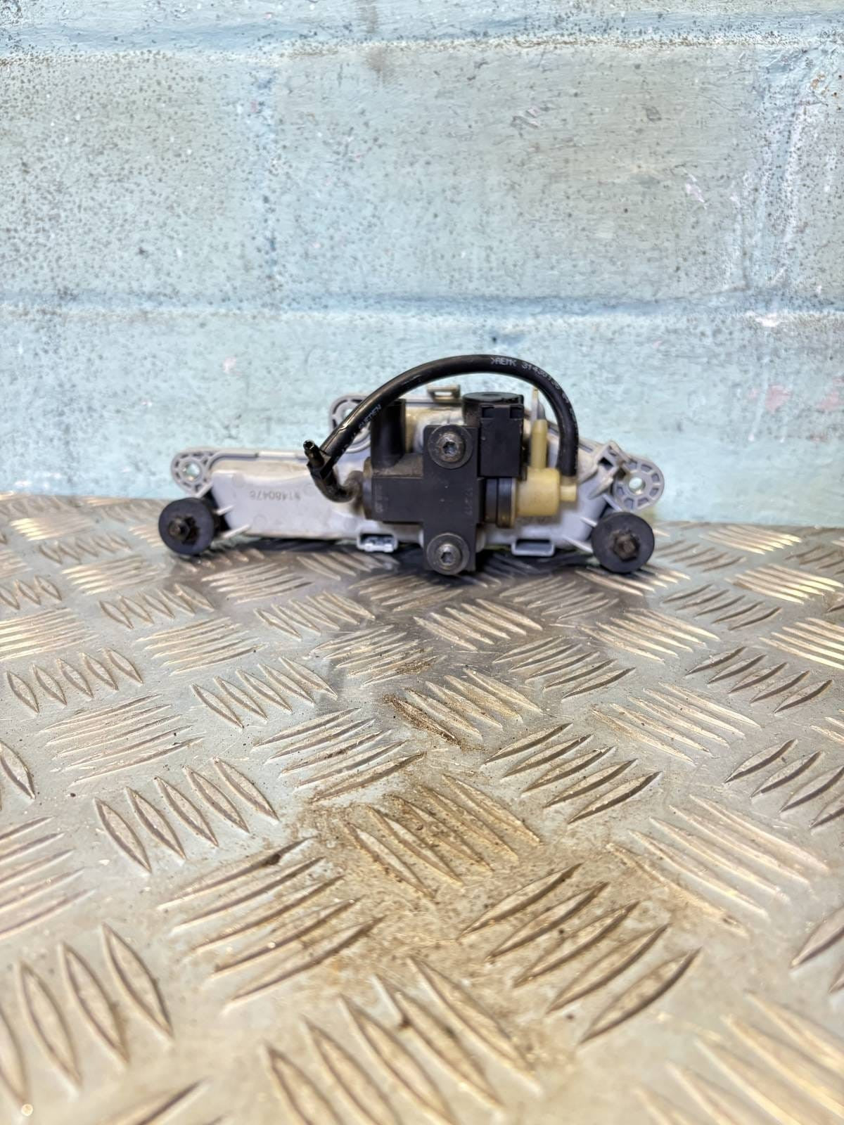 3143013604 Volvo V40 T2 1.5 Petrol Vacuum Valve Reservoir Tank 2018-2019