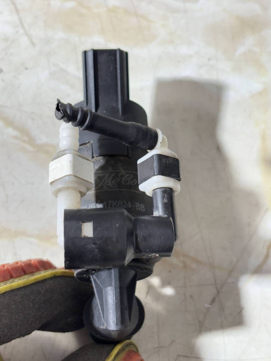 Ford Focus Windscreen Washer Pump BV6117K624BB