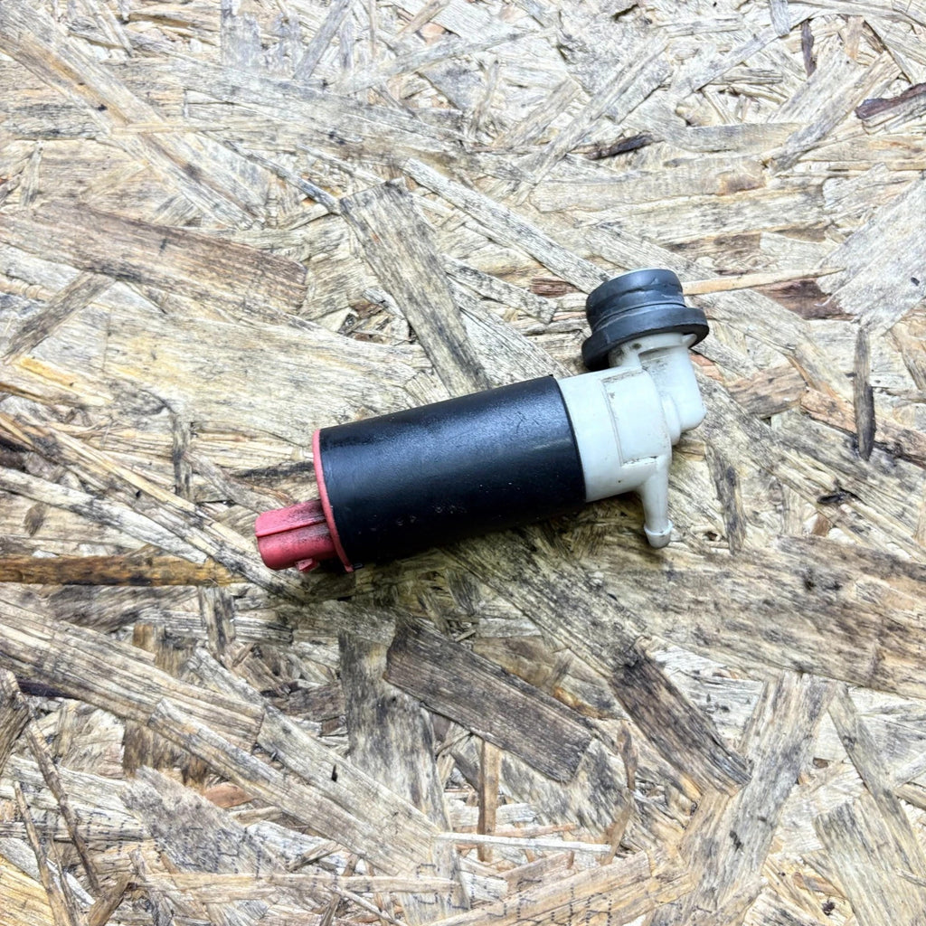 Toyota Avensis / Corolla 1998 - 2008 Rear Window Windscreen Wiper Washer Pump