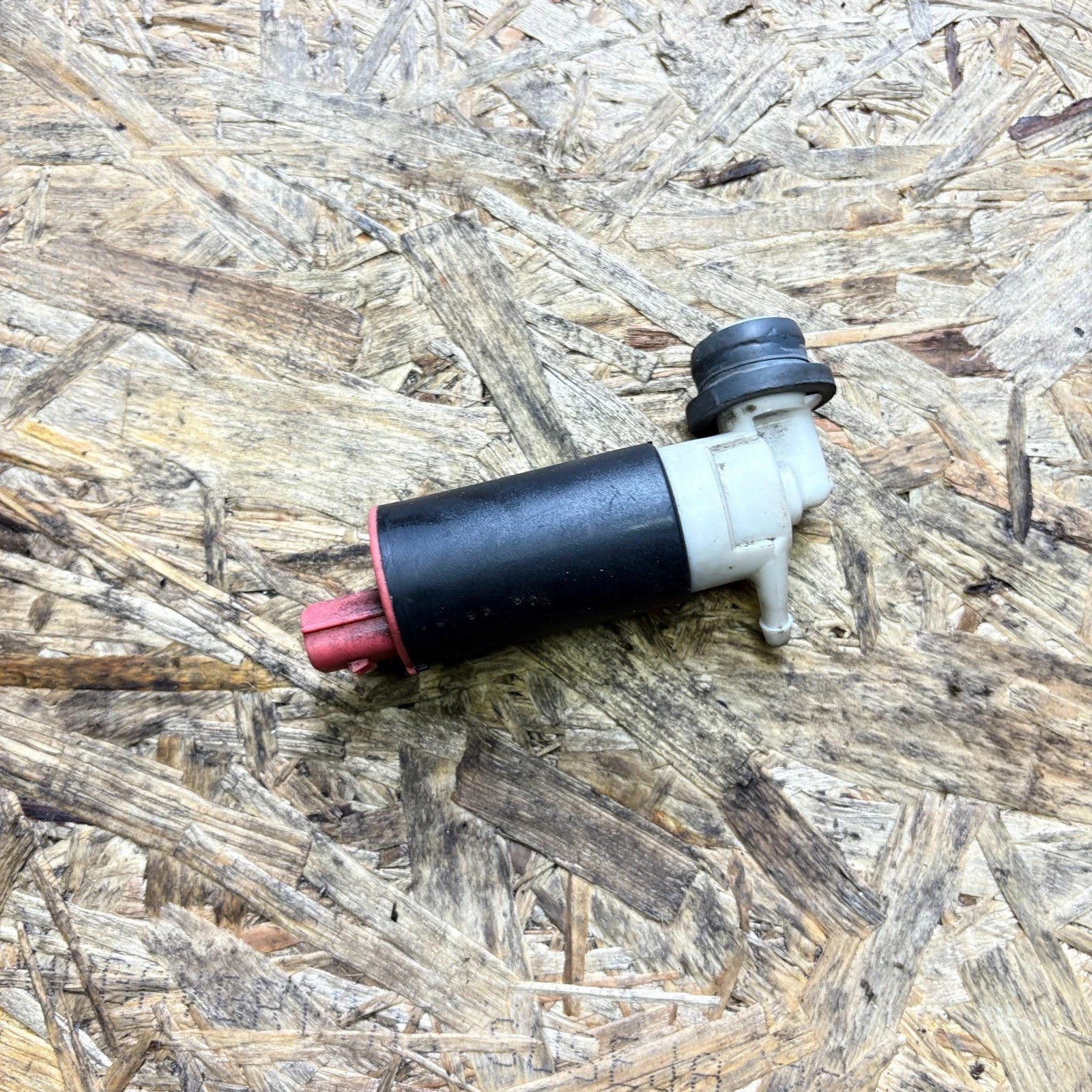 Toyota Avensis / Corolla 1998 - 2008 Rear Window Windscreen Wiper Washer Pump