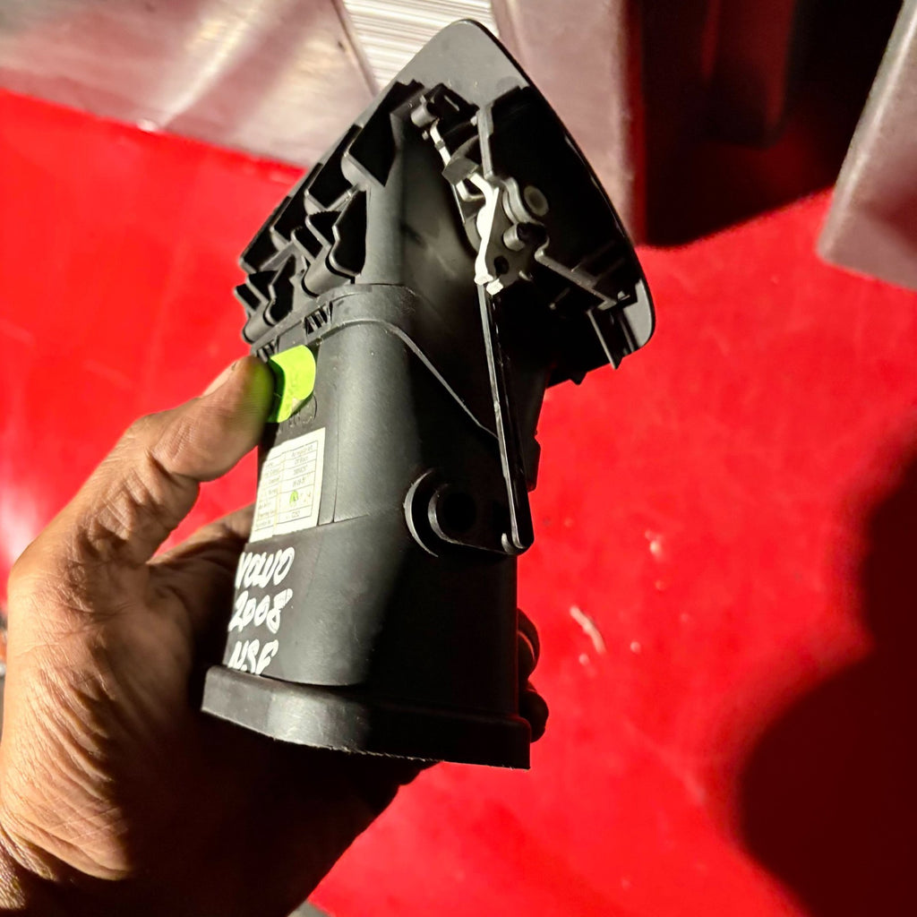 VOLVO FRONT LEFT AIR VENT (PASSENGER SIDE)