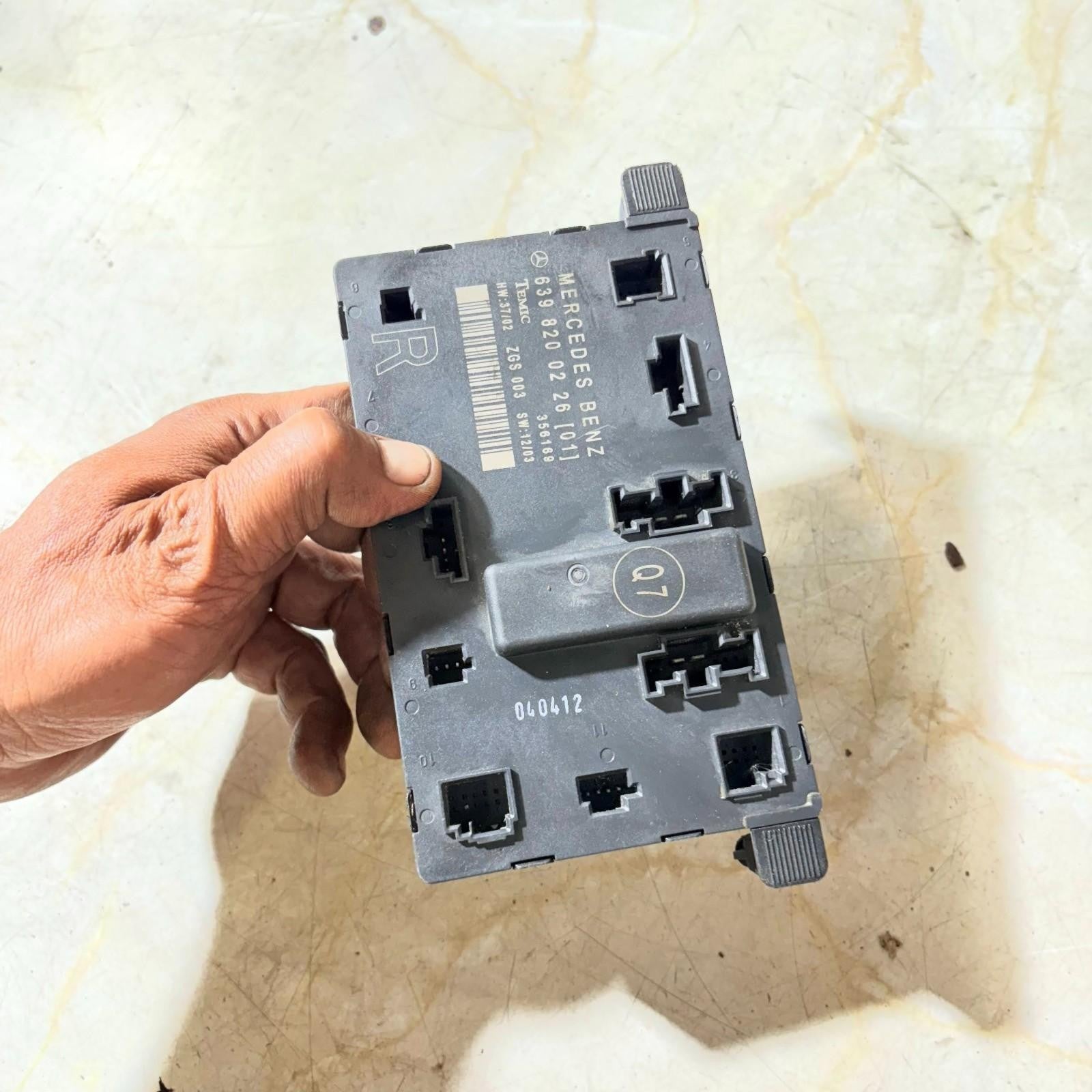 1996-2005 MERCEDES VITO O/S/F DOOR CONTROL MODULE 639 820 02 26