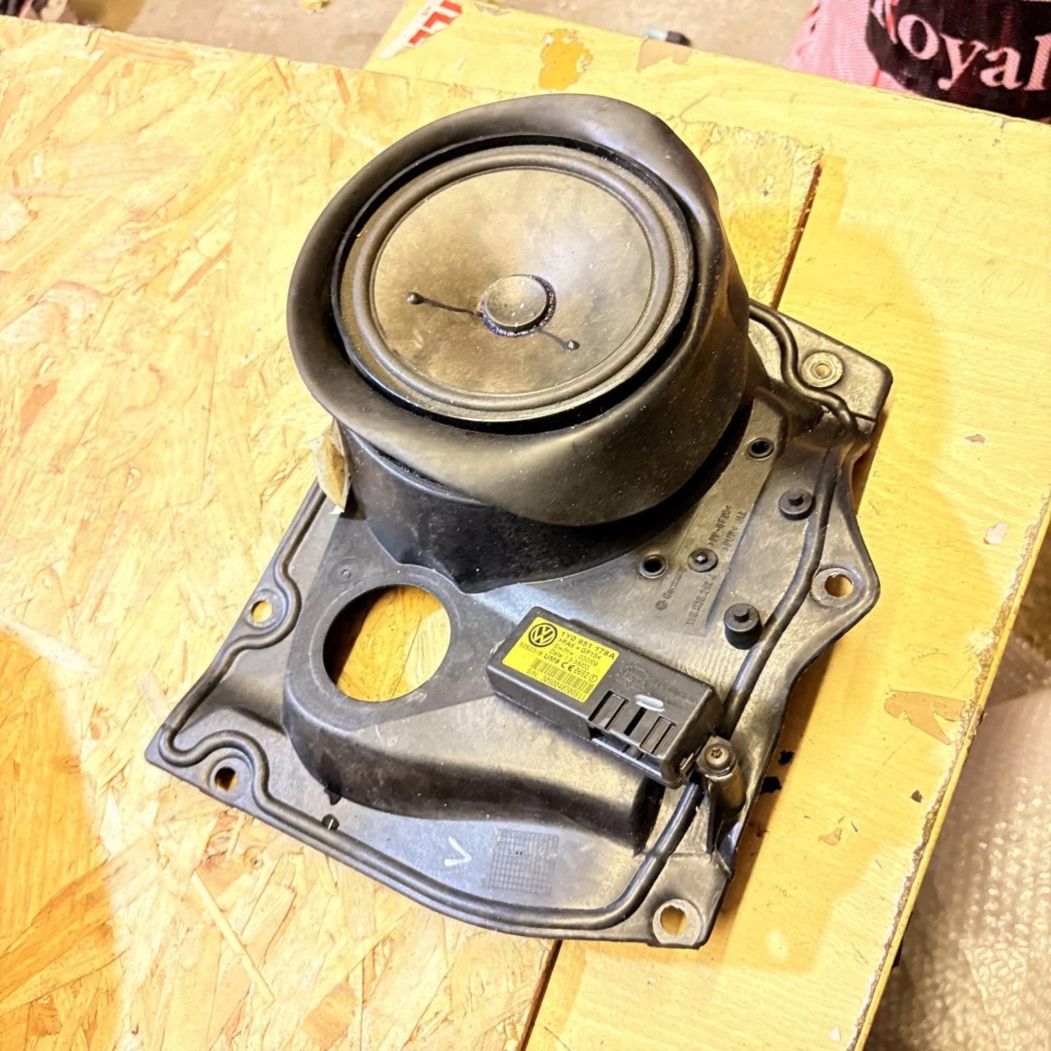 VW Beetle Convertible Rear Speaker, Plate & Module 1Y0090244C & 1y0035243J