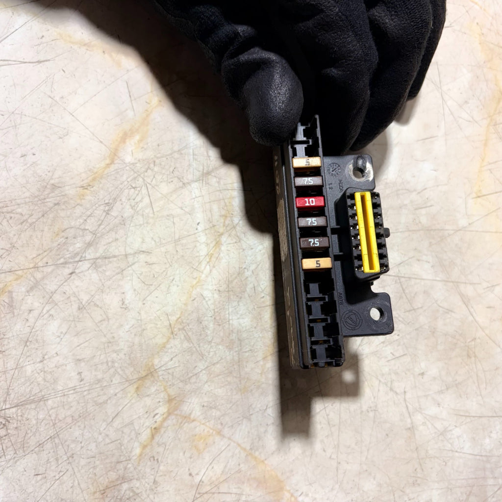 Fiat panda DIAGNOSTIC PLUG WITH WIRE; FUSE HOLDER 2008-2017
