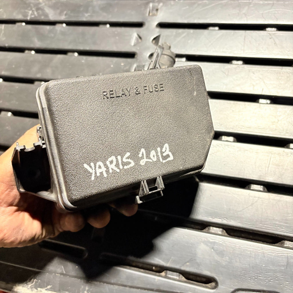 Toyota Yaris 2013 Mk3 Engine Bay Under Bonnet Fuse Box Relay Box Junction Box