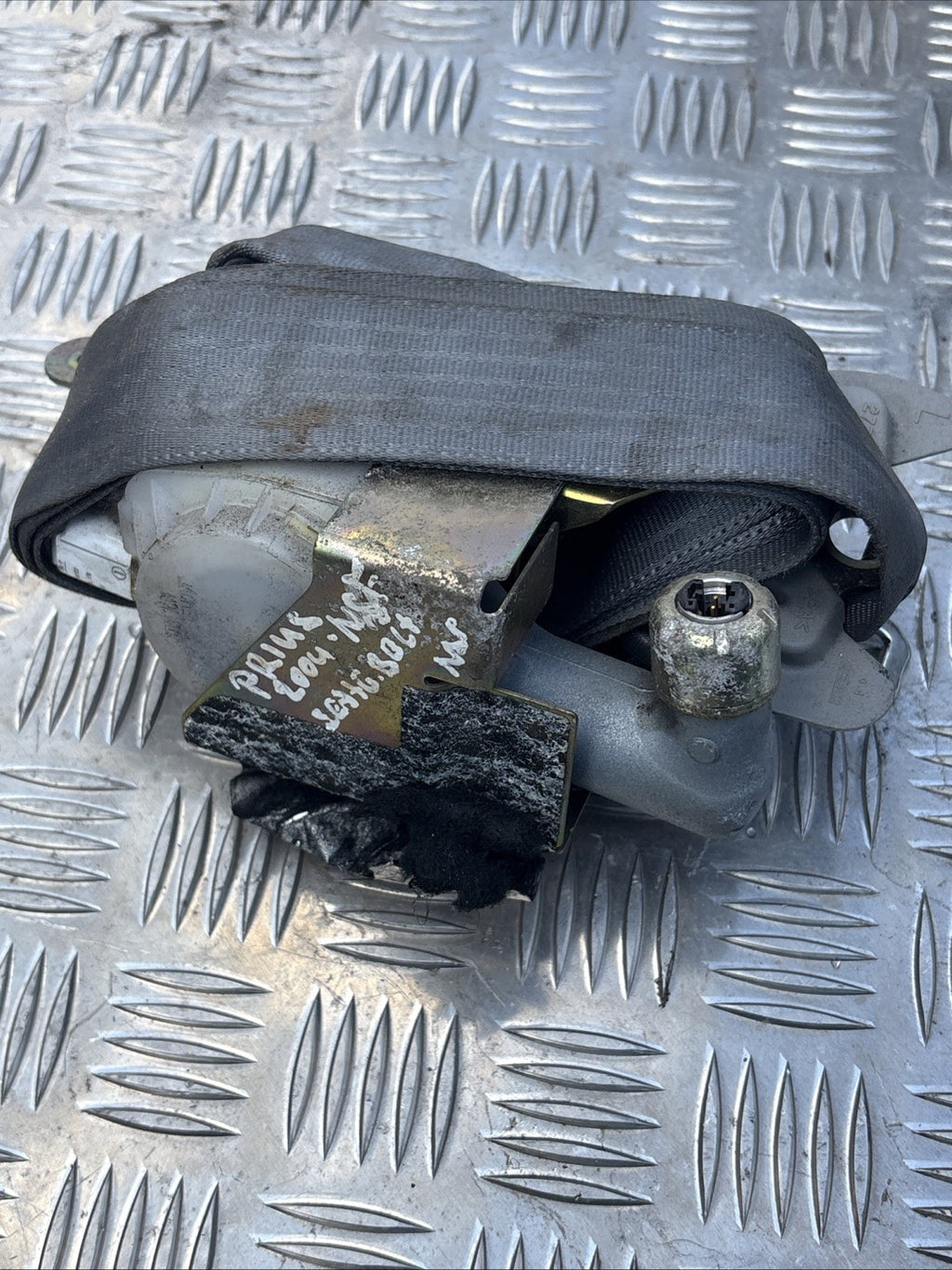 2008 TOYOTA PRIUS HYBRID SEAT BELT FRONT LEFT PASSENGER SIDE 7L8230-P
