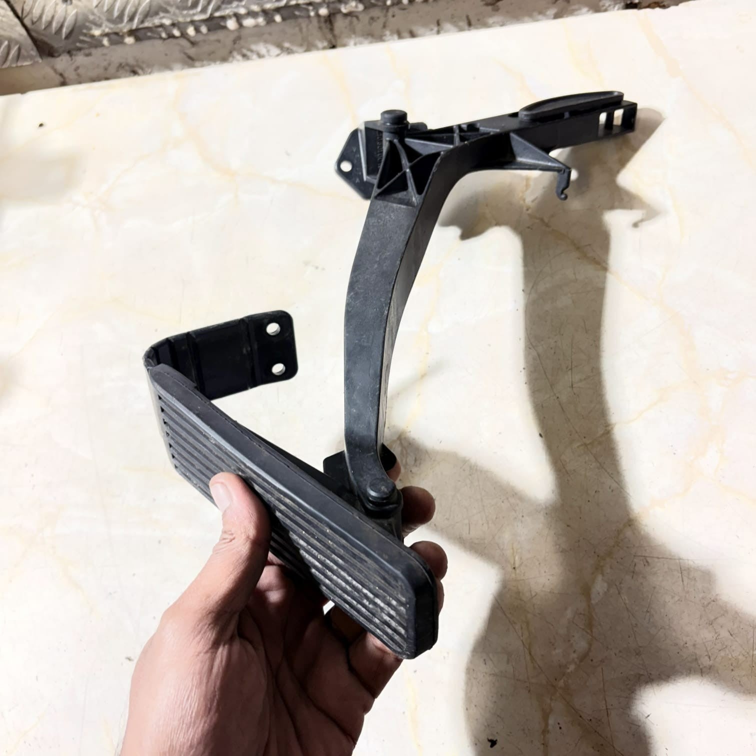 Mercedes E Class Accelerator Throttle Pedal 1243011320 W210 2.3 Petrol