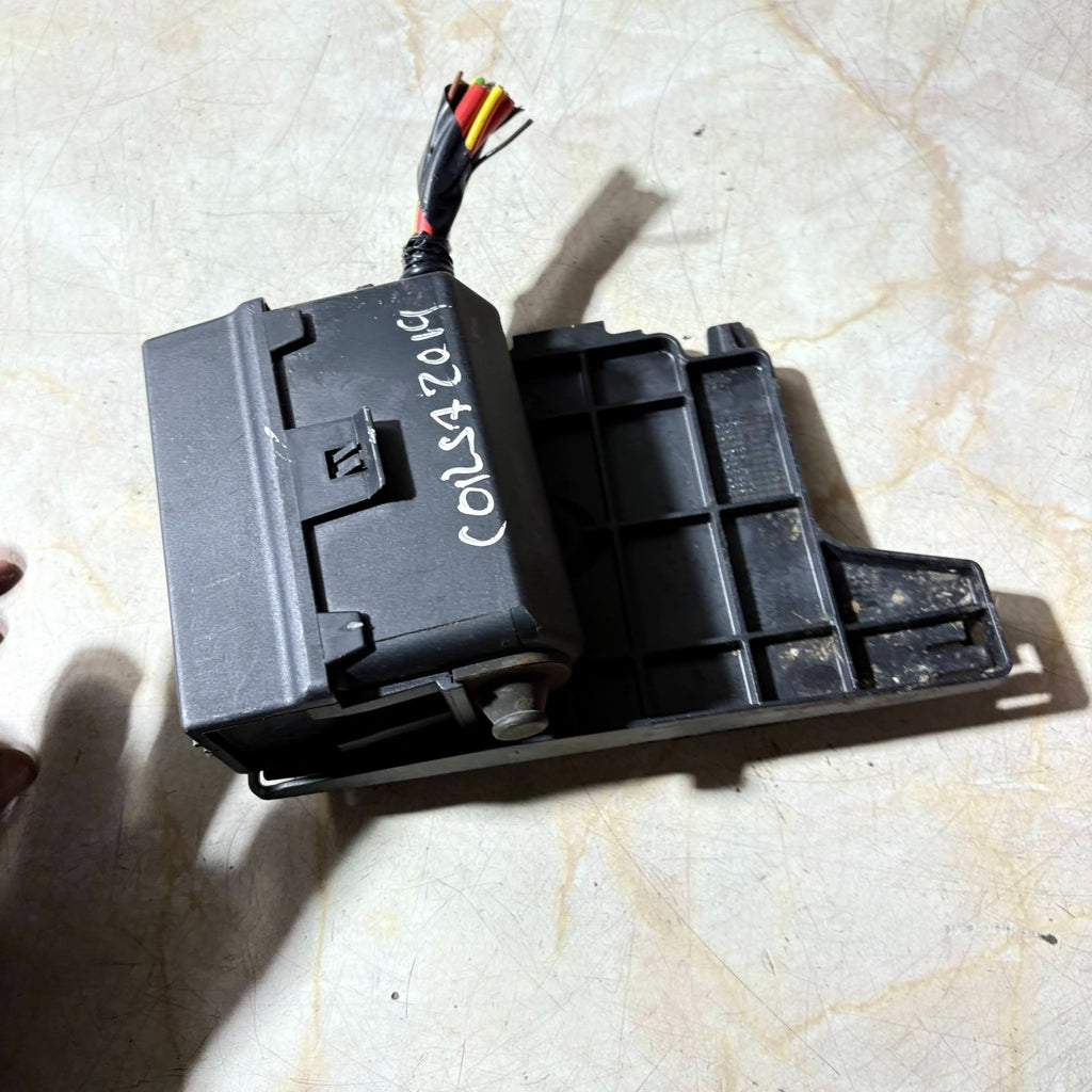 2019 VAUXHALL CORSA E FUSE RELAY BOX 13359061