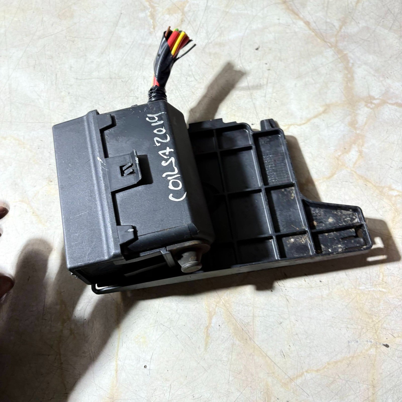 2019 VAUXHALL CORSA E FUSE RELAY BOX 13359061