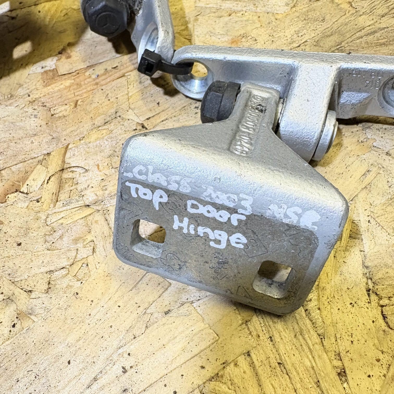MERCEDES CLS W219 NSR PASSENGER FRONT REAR DOOR HINGE HINGES