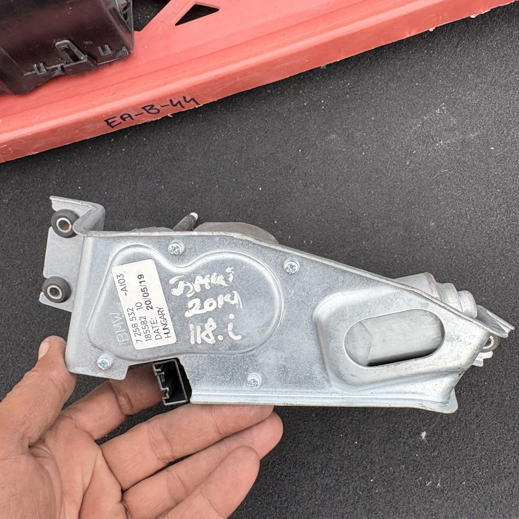 BMW 2019-2024 118i F40 REAR WINDSCREEN WIPER MOTOR 7258532