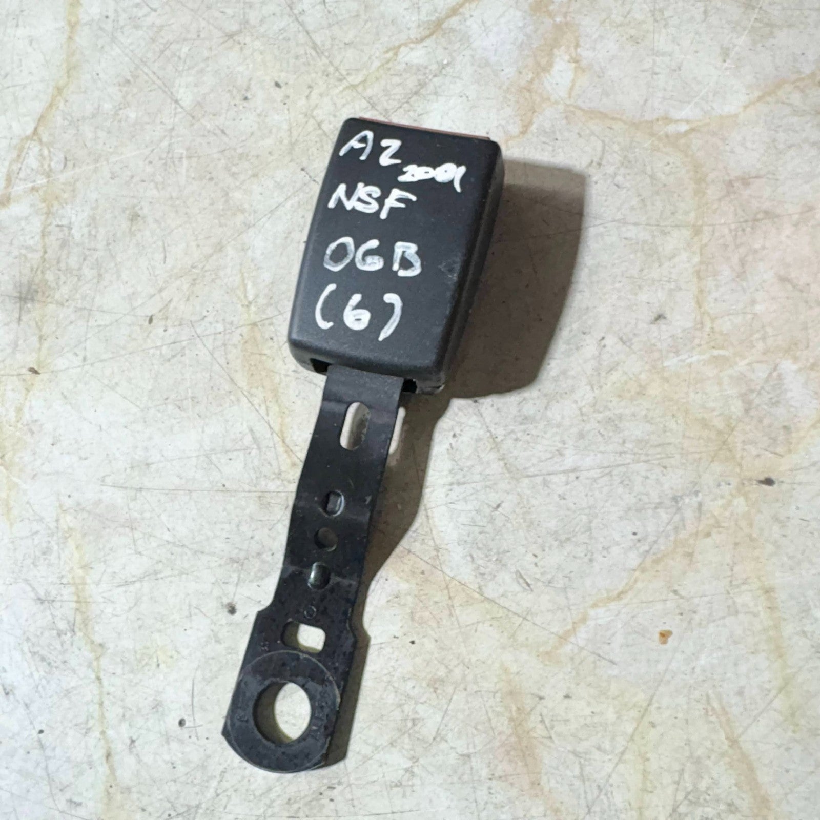AUDI A2 SEAT BELT RECEIVER BUCKLE FRONT LEFT SIDE 2001
