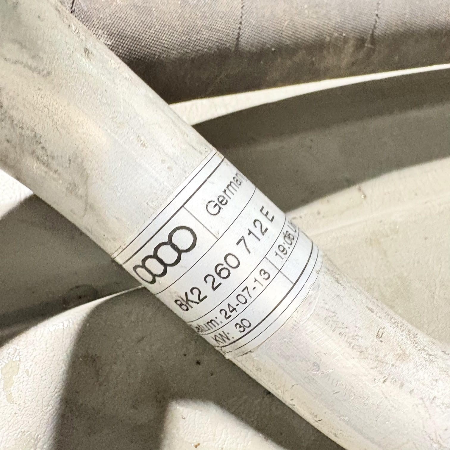 AUDI A4 B8 2.0 TDI 100kW Air Con A/C Pipe Hose 8K0260707S 2011