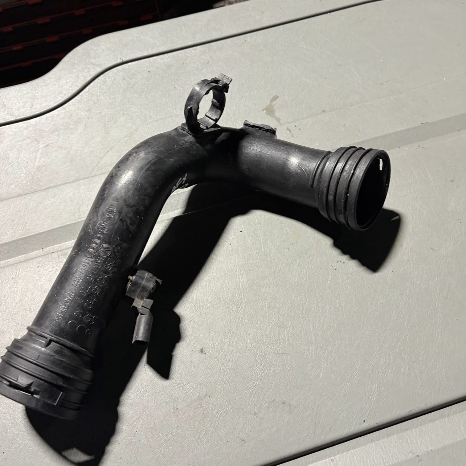VW Passat B6 05-10 2.0 TDI Turbo Intercooler Pipe Hose 1K0145770D