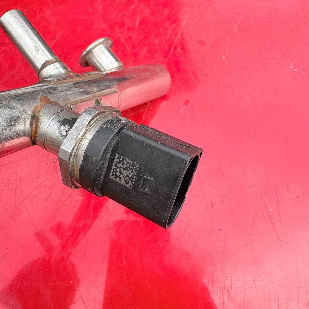 2003-2009 VOLKSWAGEN POLO FUEL RAIL 06K 133 317G
