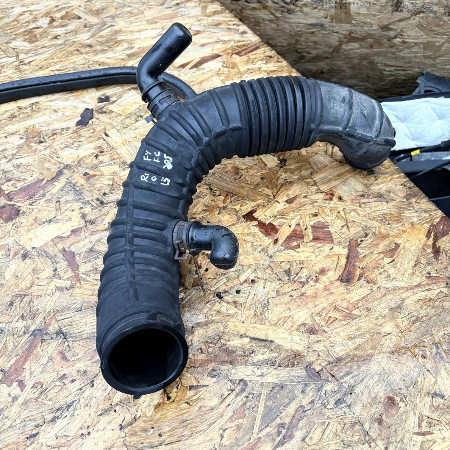 Kia Rio Mk3 UB 1.1 CRDi Diesel Air Filter Intake Hose Pipe 28140-1W100 2011-2014