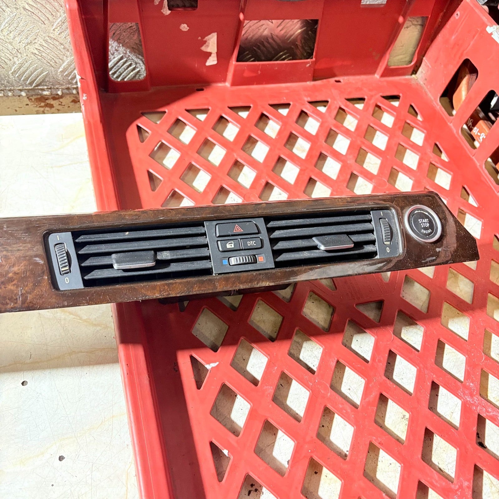 2008 BMW 320D M SPORT DASHBOARD TRIM WITH AIR VENTS 91304649