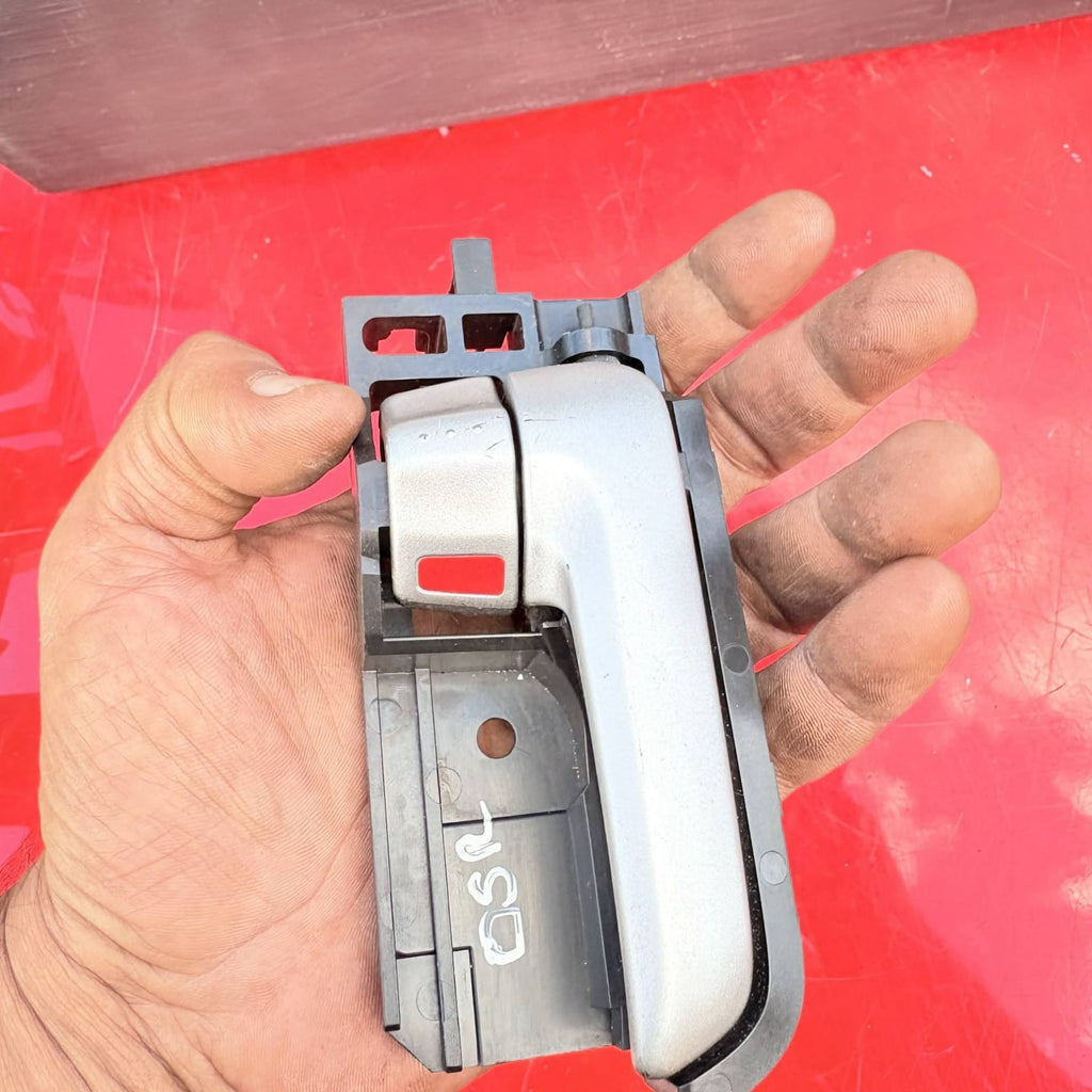 2010 HYUNDAI 5DR DRIVER SIDE REAR INNER DOOR HANDLE OSR