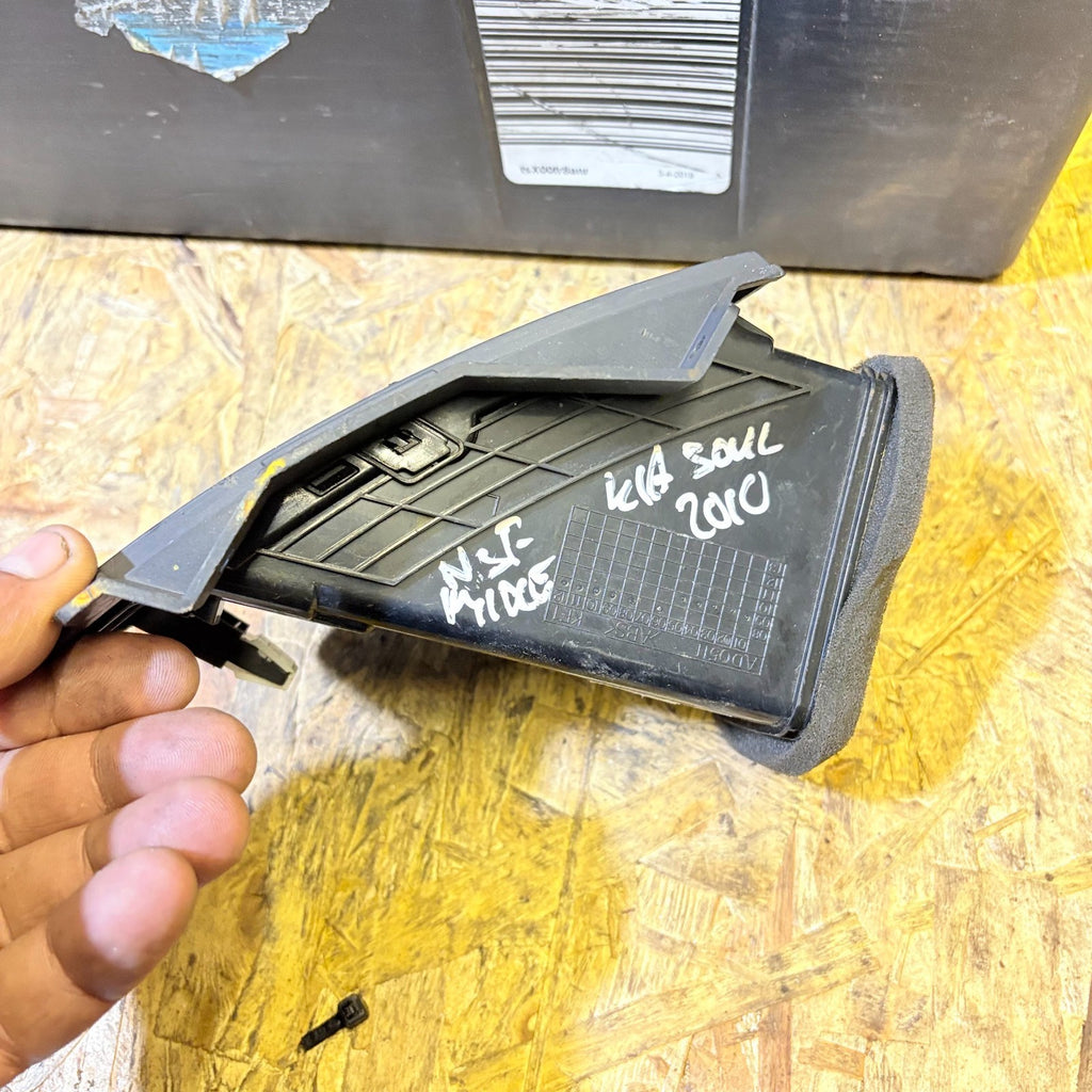 KIA SOUL FRONT CENTRE MIDDLE DASH HEATER AIR VENT LEFT SIDE 97450-2K000 2008-14
