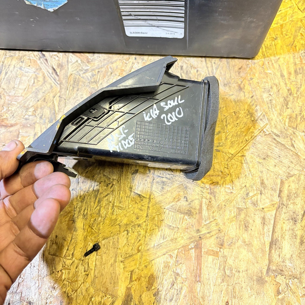 KIA SOUL FRONT CENTRE MIDDLE DASH HEATER AIR VENT LEFT SIDE 97450-2K000 2008-14