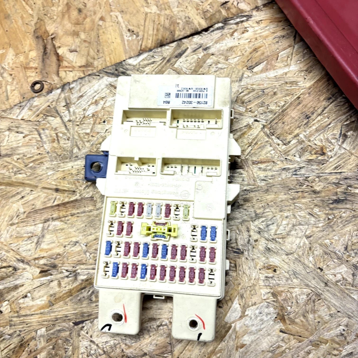 SsangYong Tivoli Relay Fuse Box Junction Box 82150-35242 (2017-2018) ELX 1.6