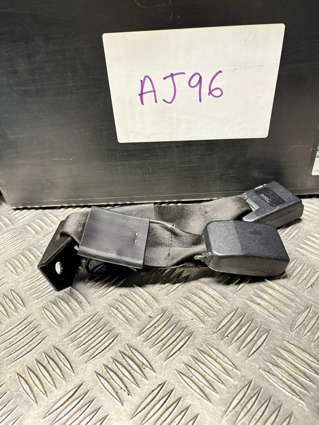 88863JD10A Rear Seat Belt Bracket Hook Nissan Qashqai 1.5 D