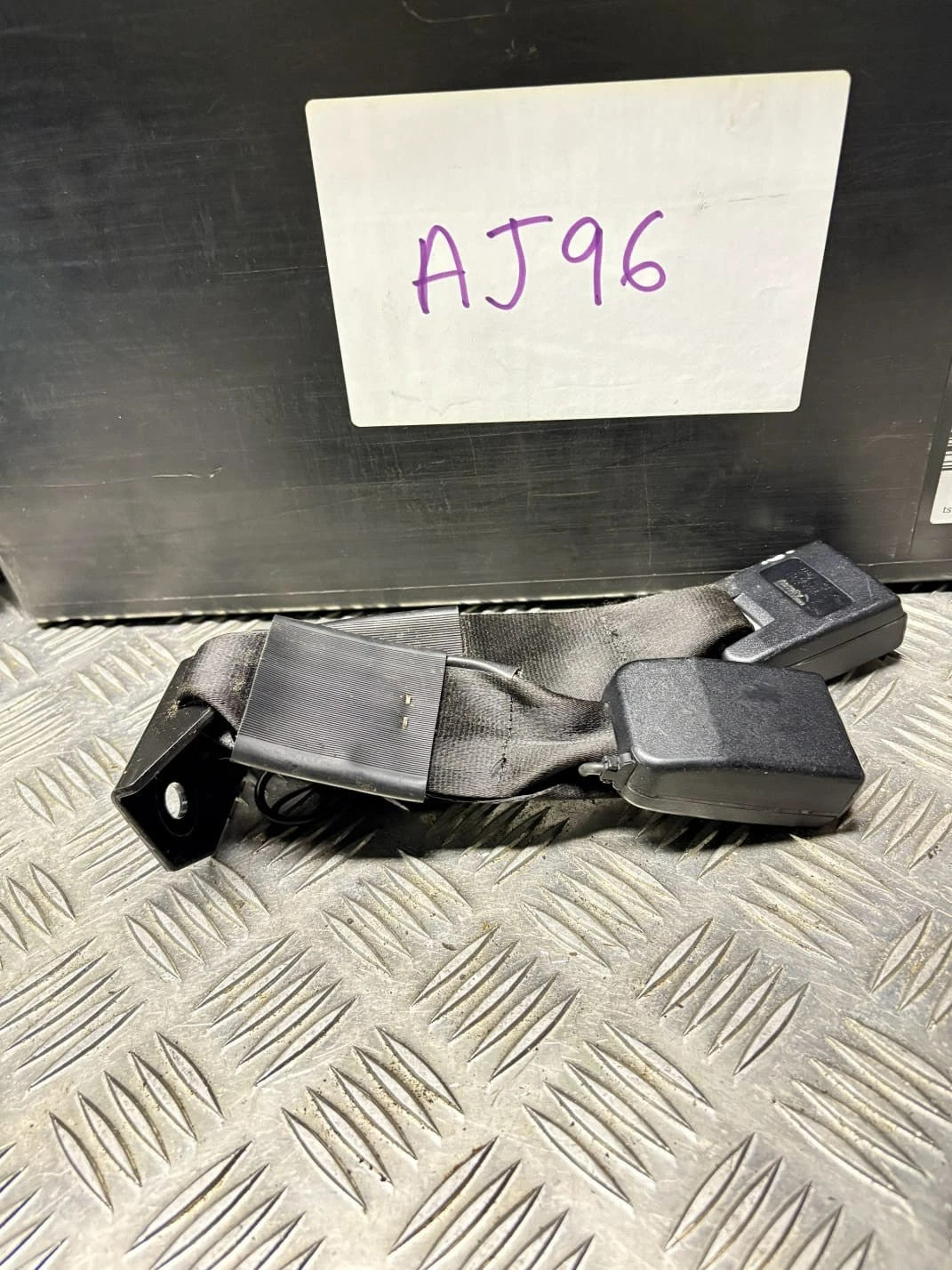 88863JD10A Rear Seat Belt Bracket Hook Nissan Qashqai 1.5 D