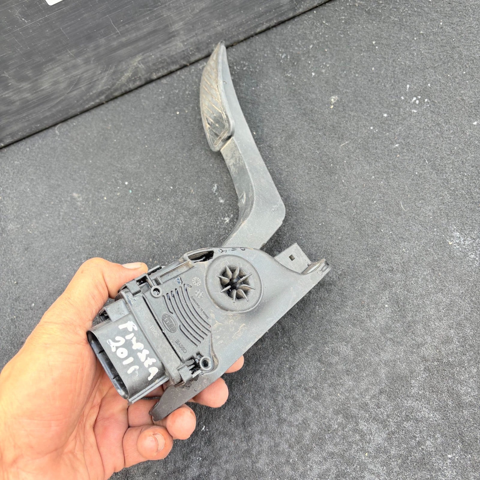 2011 FORD FIESTA ACCELERATOR THROTTLE PEDAL 8V21-9F836-AB
