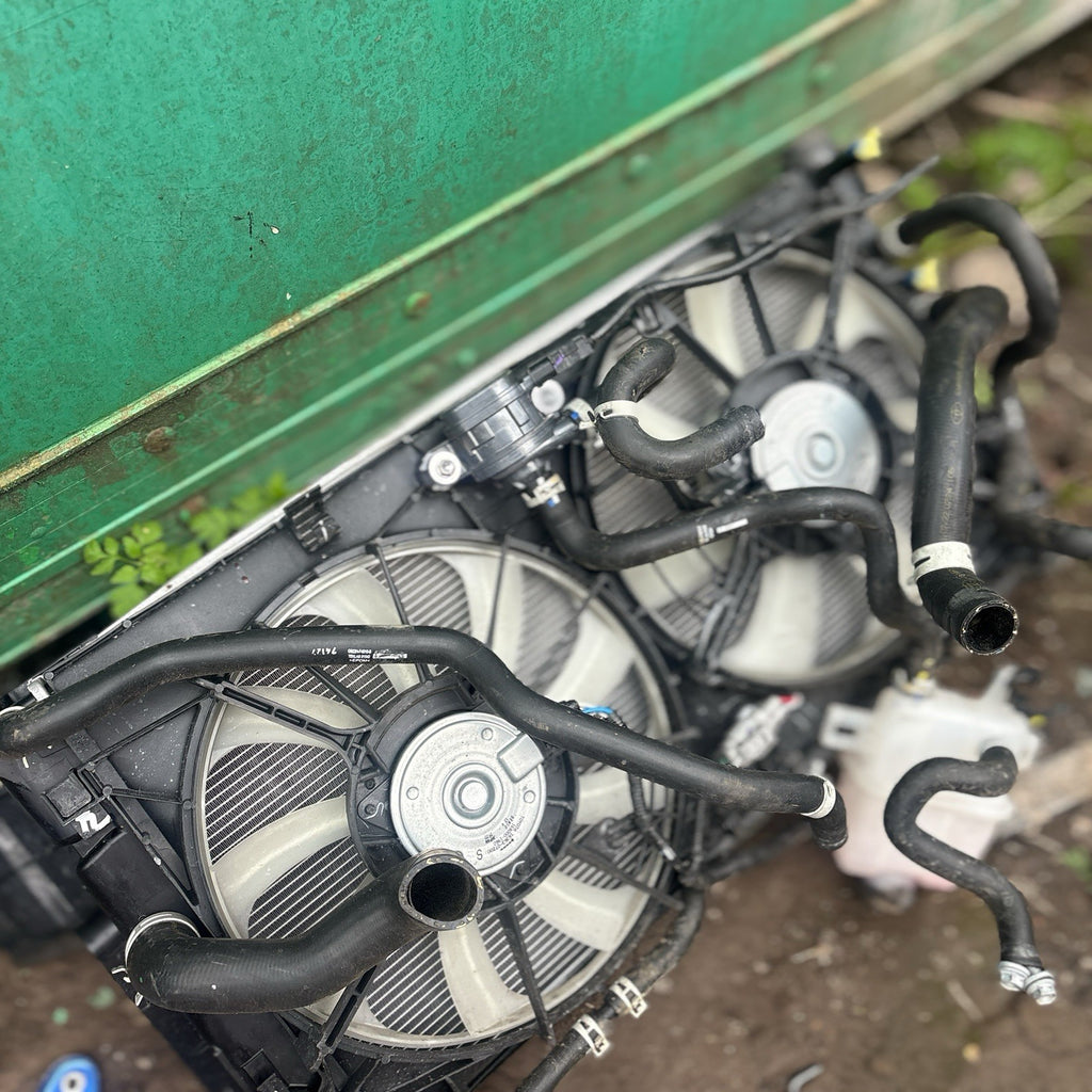 Toyota CHR Radiator 1.8 2ZR-FXE Complete Radiator Pack Fan Condenser 15-22 Auto