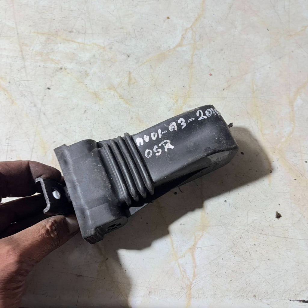 2016 AUDI A3 SPORTBACK REAR RIGHT DOOR HINGE CHECK STRAP STOPPER