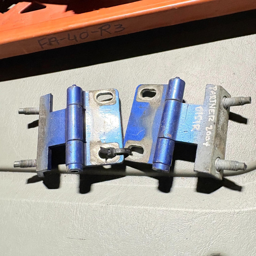 2007 PEUGEOT PARTNER DRIVER SIDE REAR DOOR HINGE PAIR