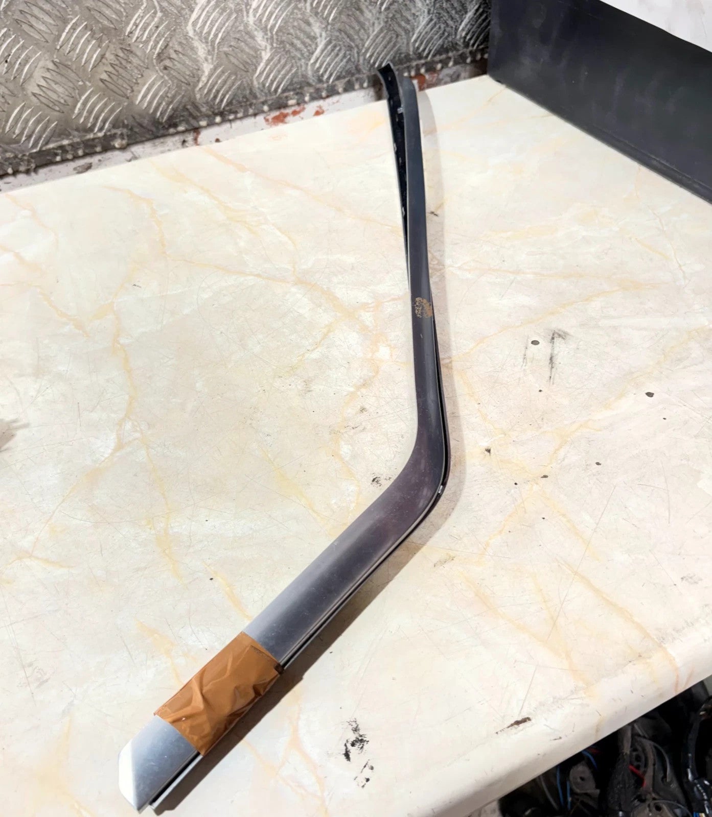 Volvo XC40 2.0 T4 2019 Passenger Front Left Door Window Trim Strip