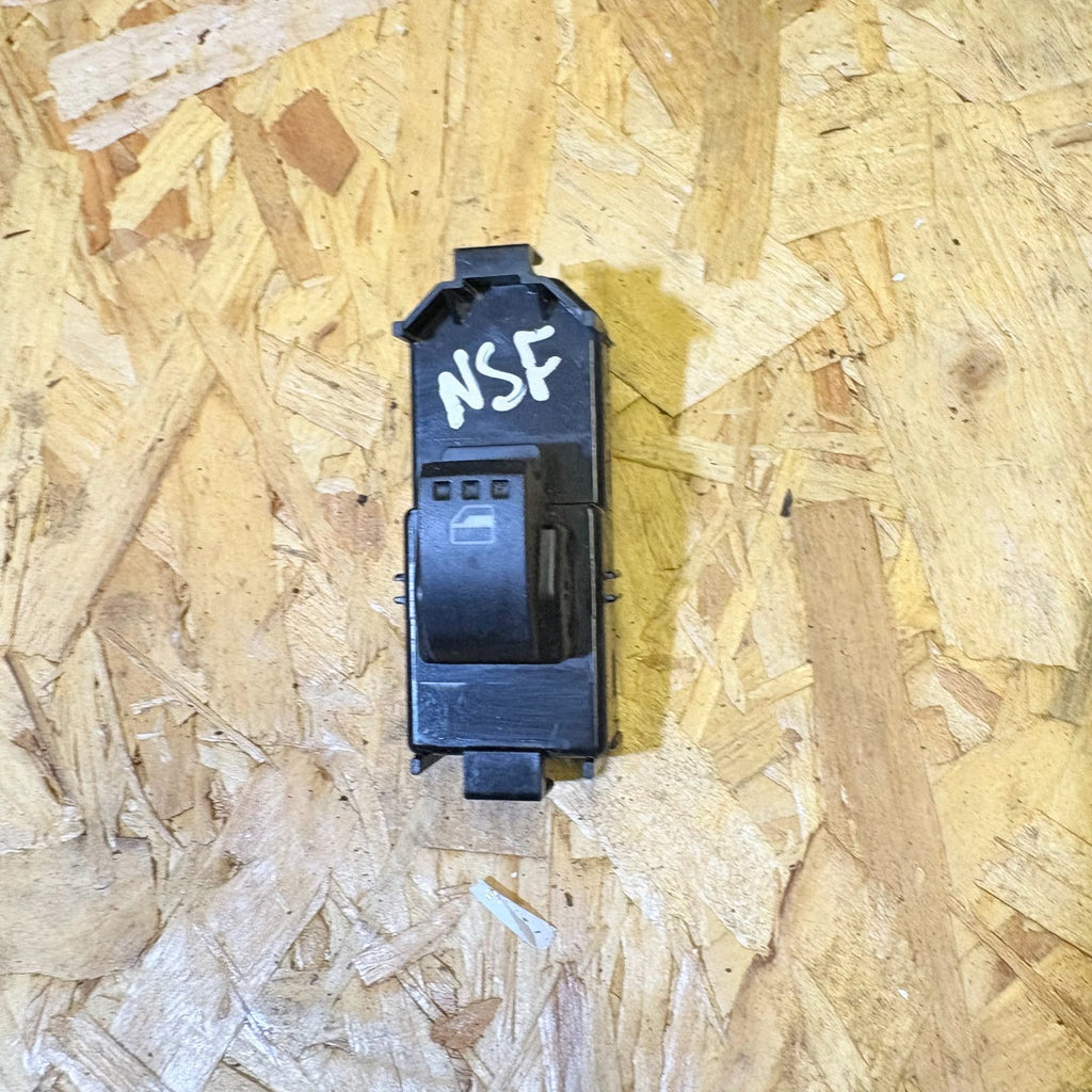 192752 LEFT FRONT POWER WINDOW SWITCH/192752 FOR DAIHATSU SIRION
