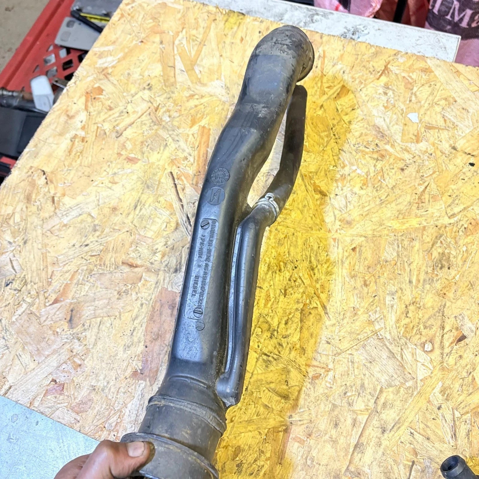 A9014701320 Diesel Fuel Filler Neck Sprinter W901 W902 W903 95-06 VW LT 96-06