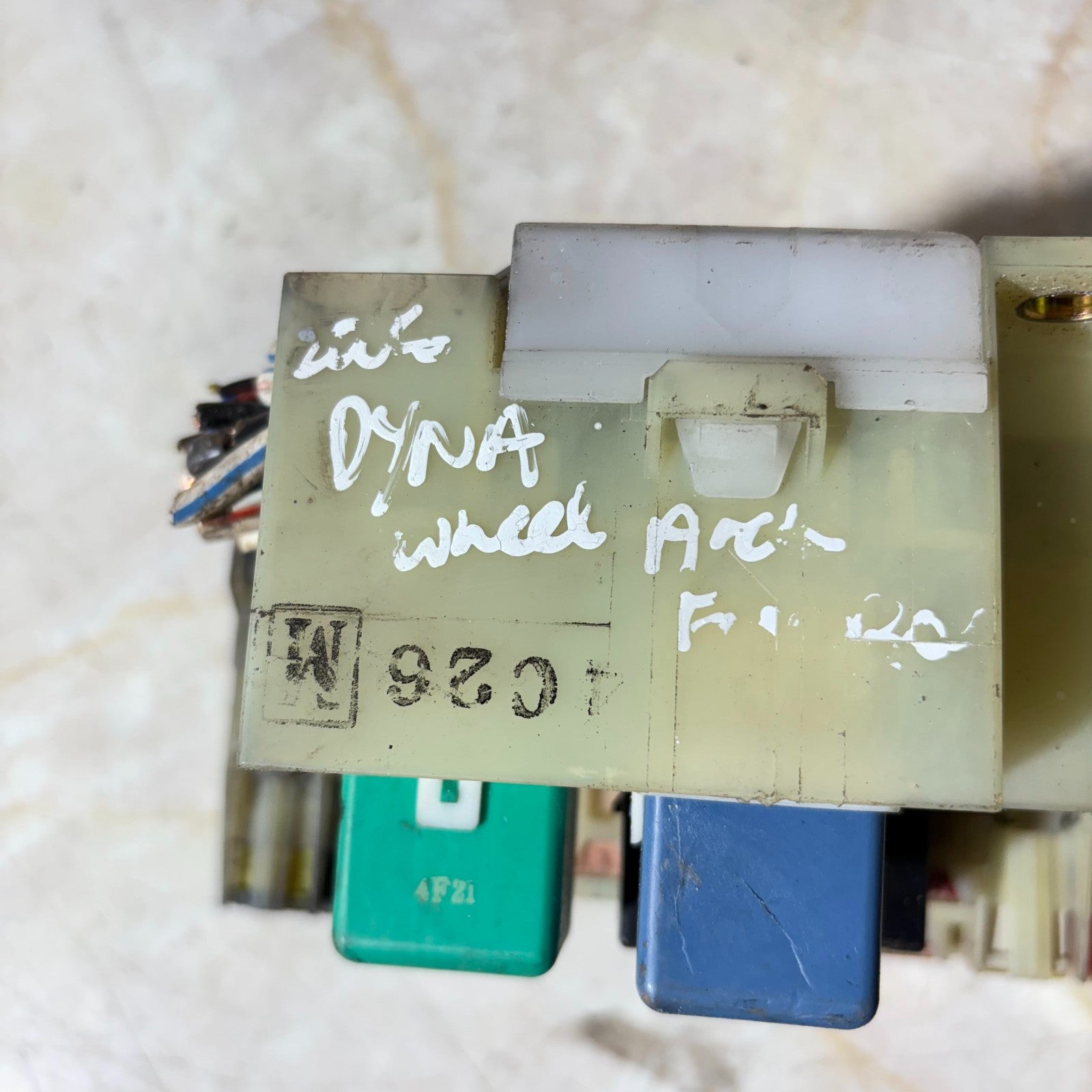 TOYOTA DYNA DIESEL FUSE BOX JUNCTION RELAY BLOCK WITH GLOW PLUG RELAY