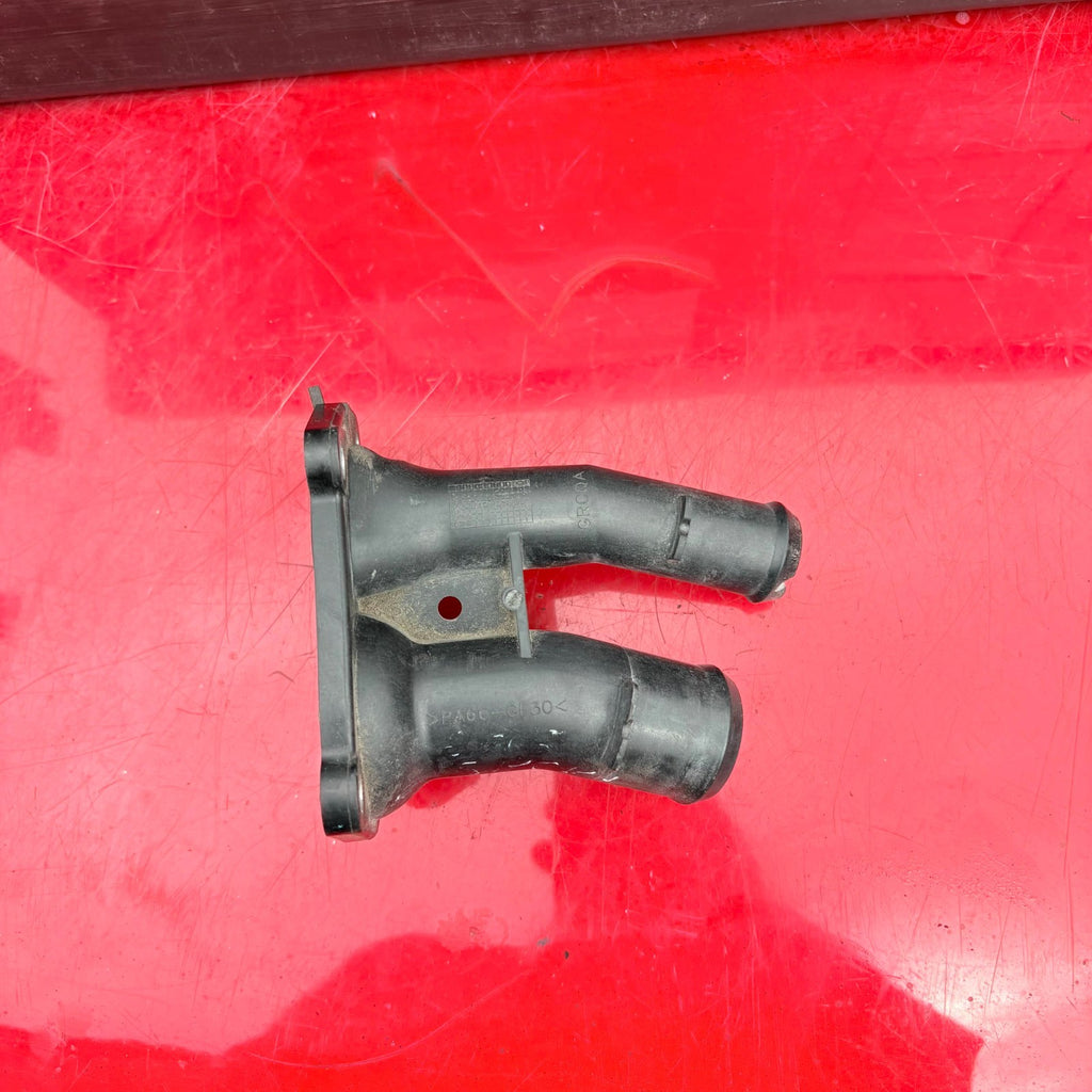 Thermostat Housing 2S6G9K478BD For Ford Focus Fiesta