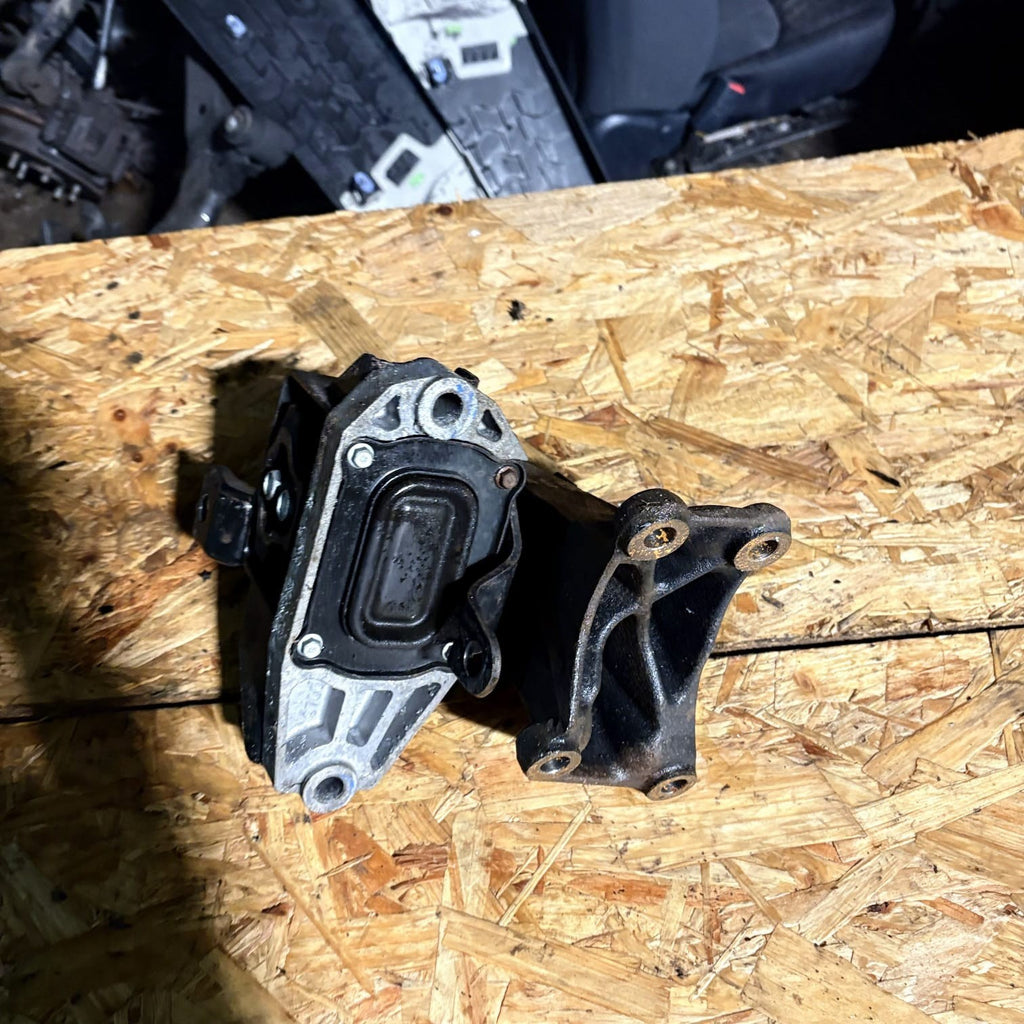 KIA SPORTAGE MK4 GEARBOX MOUNT BRACKET MANUAL RIGHT SIDE 21830-F1800