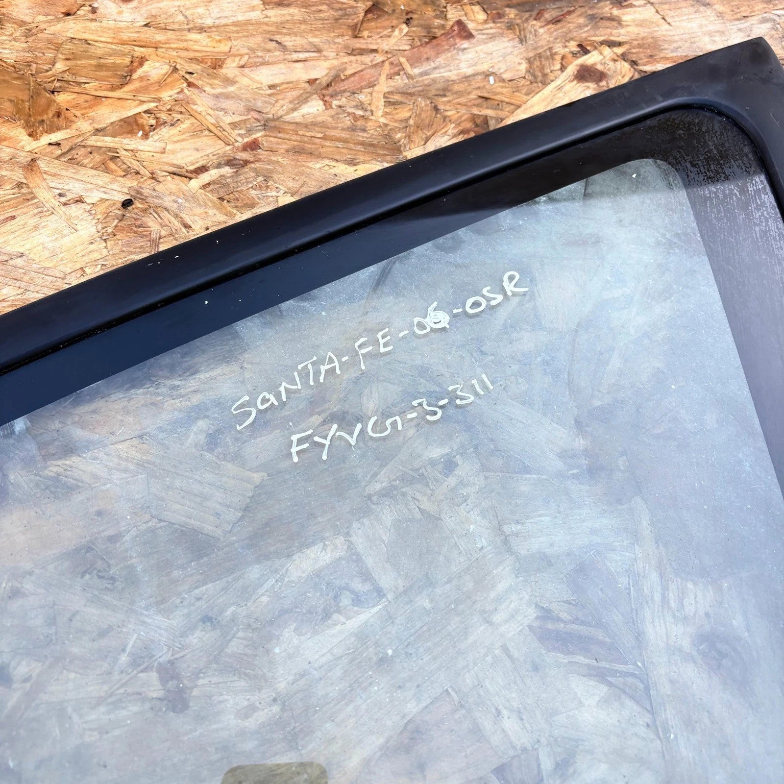 HYUNDAI SANTA FE QUARTER WINDOW GLASS REAR RIGHT SIDE MK2 2005 - 2012