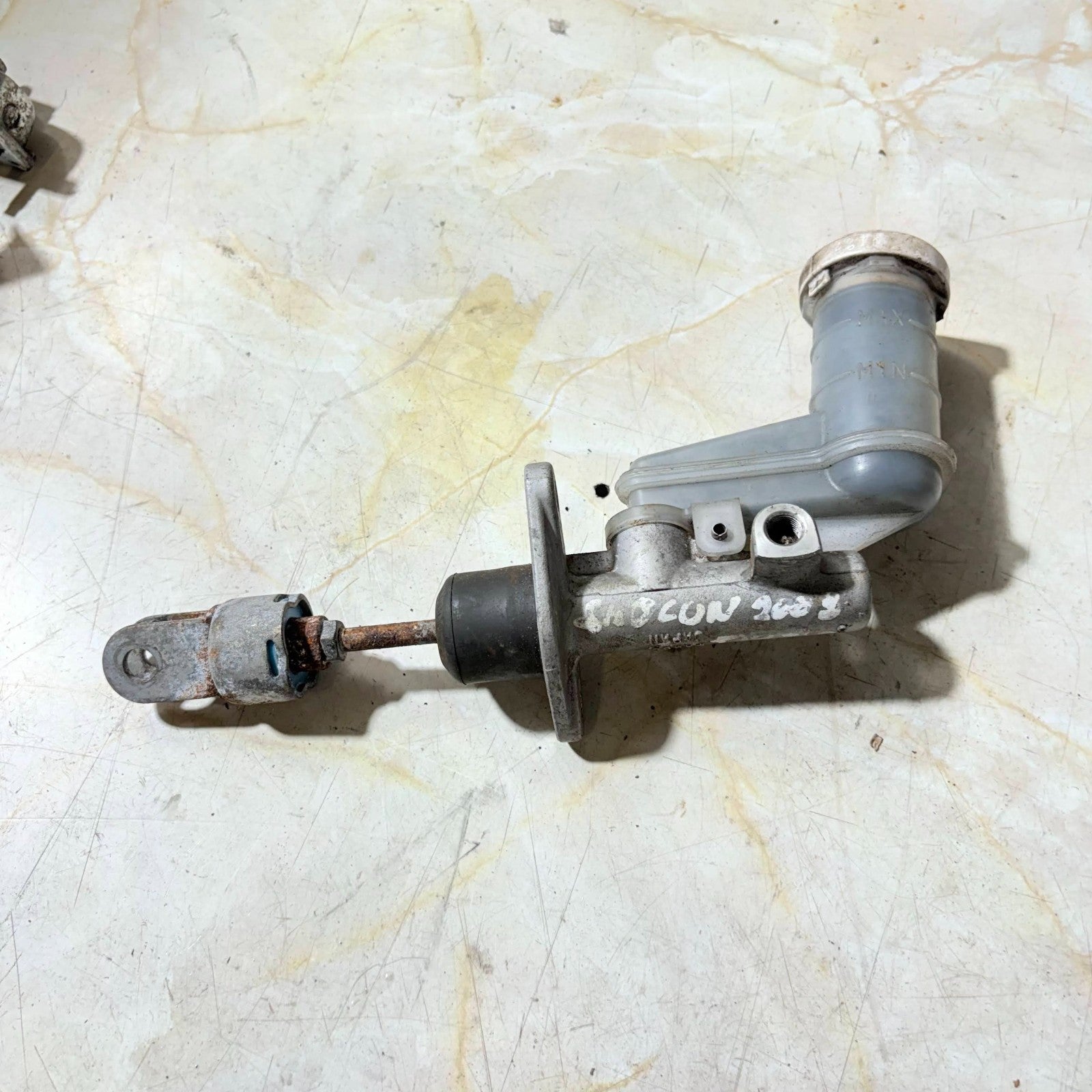 Clutch Master Cylinder for a Mitsubishi Shogun 2000-2006