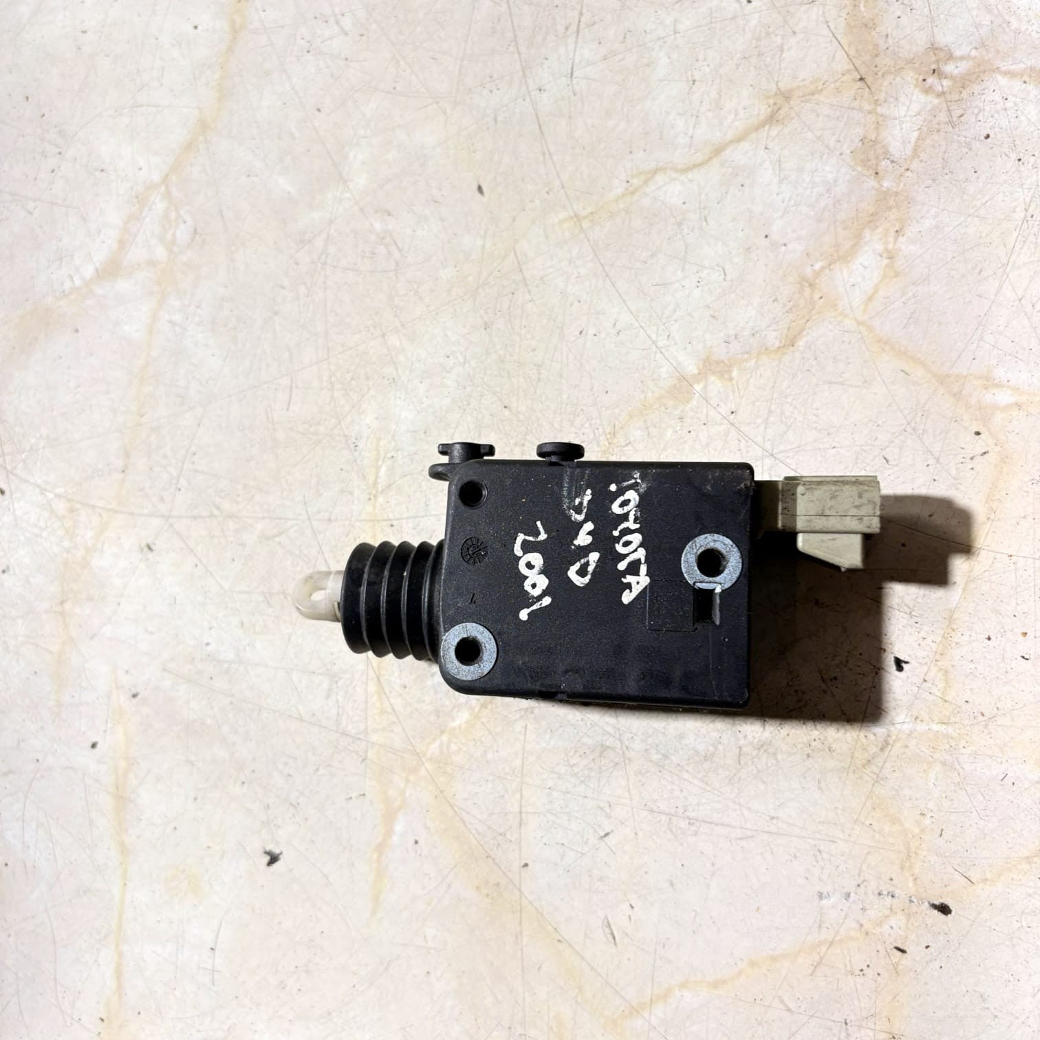 Toyota Avensis Estate 2001 Year Tailgate Locking Actuator 69150-05010