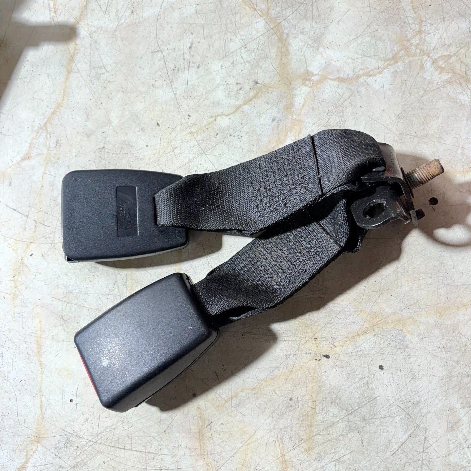 MG ZT 2004-2009 Left Passenger Side Rear Seat Belt Buckle Clip