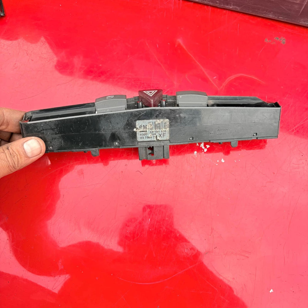Hazard warning switch Opel Astra H ABS PC 660332