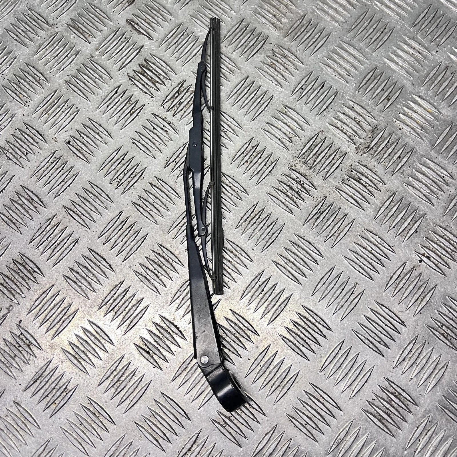 Dodge 2008 rear wiper arm 05303787AD