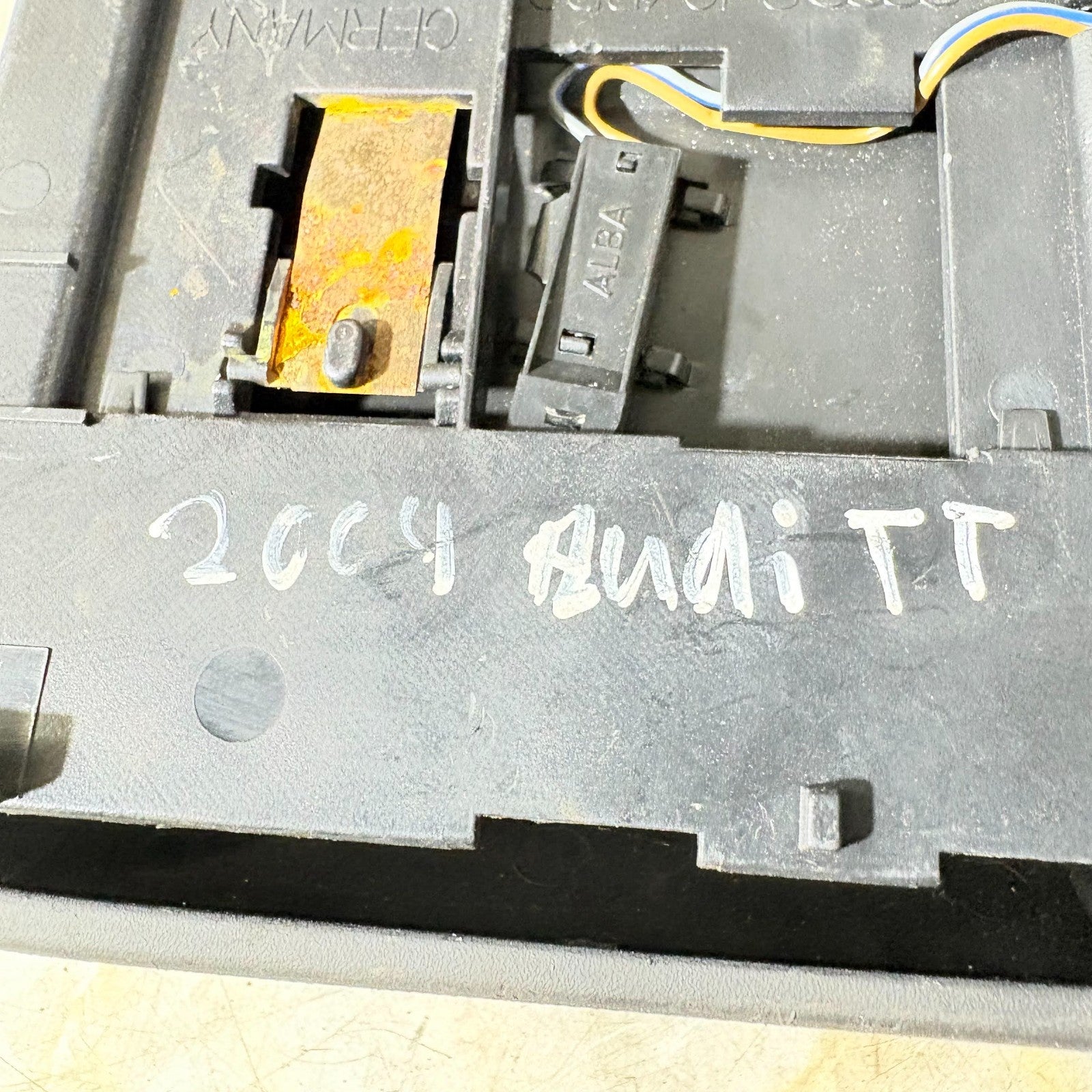 Audi TT Mk1 8N 98-06 Centre Console Ashtray 12V Power Socket Black 8N0857951