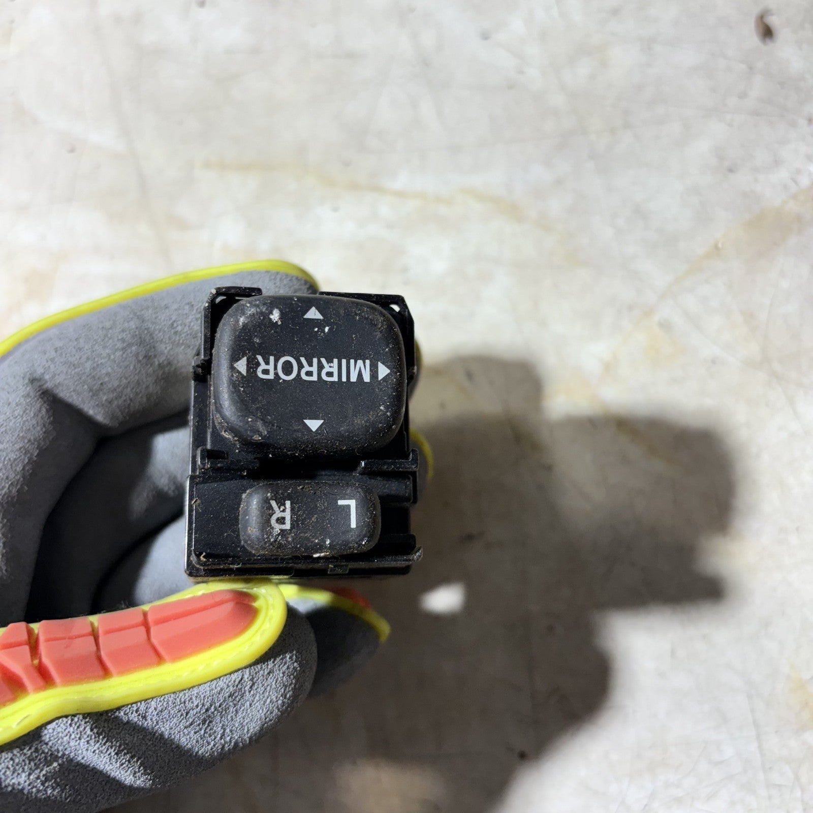 TOYOTA YARIS 2007 WING MIRROR CONTROL SWITCH 183574