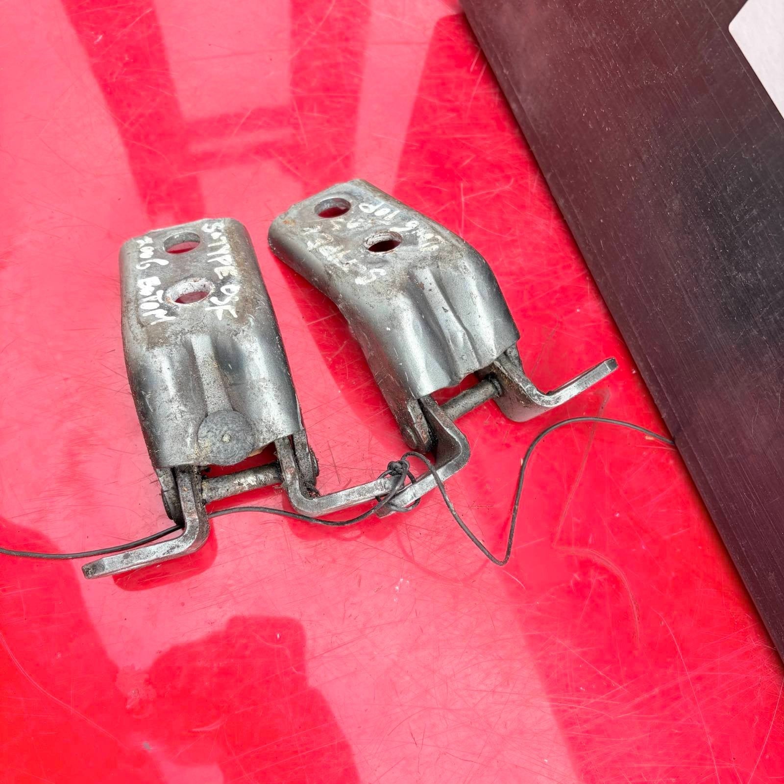 JAGUAR S TYPE DRIVER DOOR HINGES