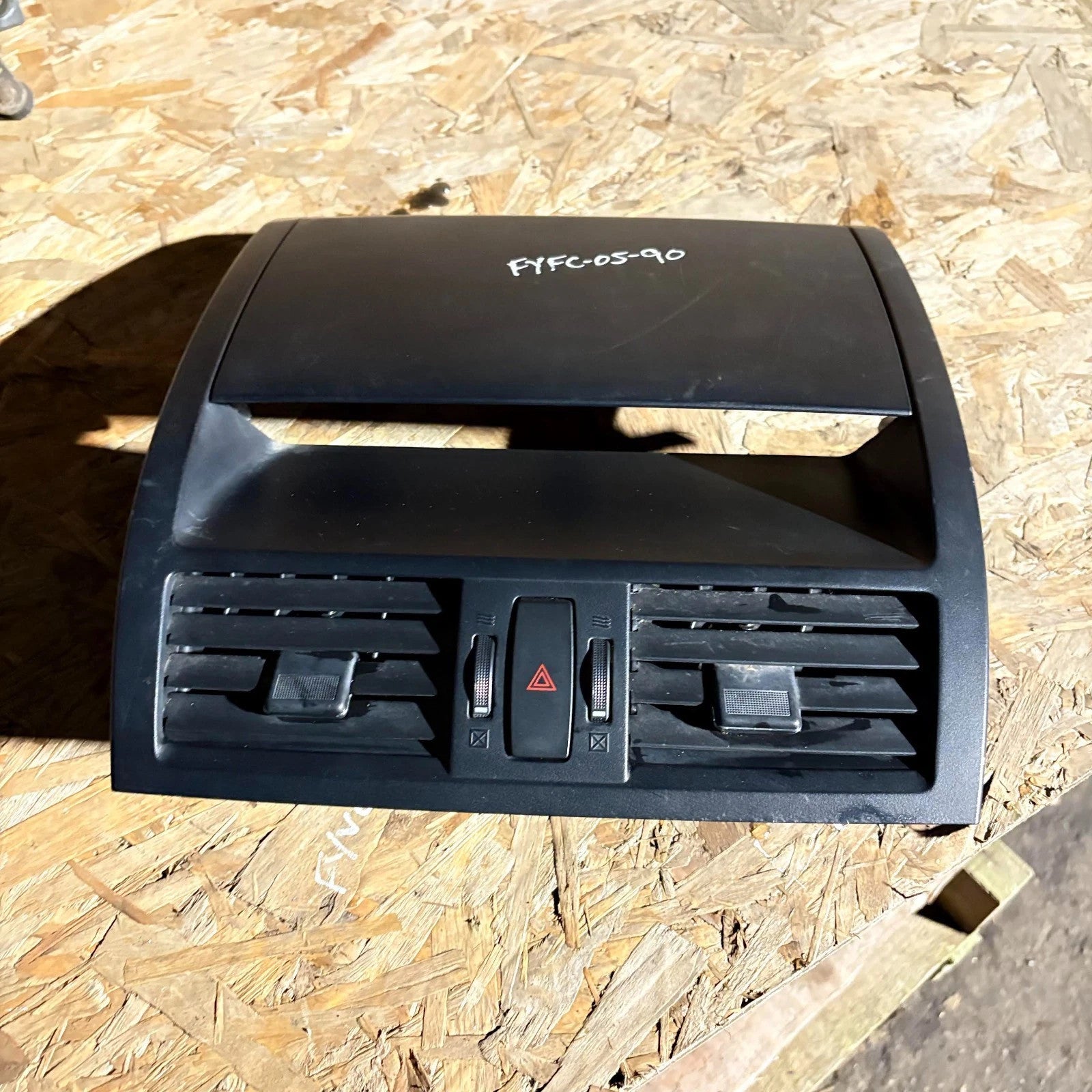 Mazda 6 GH 2008?2012 Interior Centre Console Air Vents Hazard Switch Clock