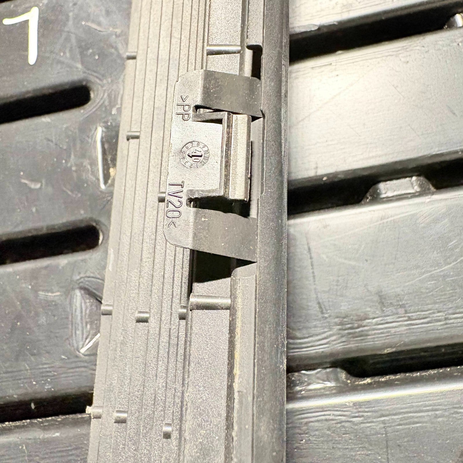 MINI Drivers Front Scuttle Panel Grill Grille for R50 R52 R53 7122506