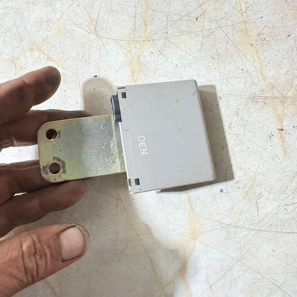 Nissan Cube 2009-2011 Drivers Right Side Front Door Module